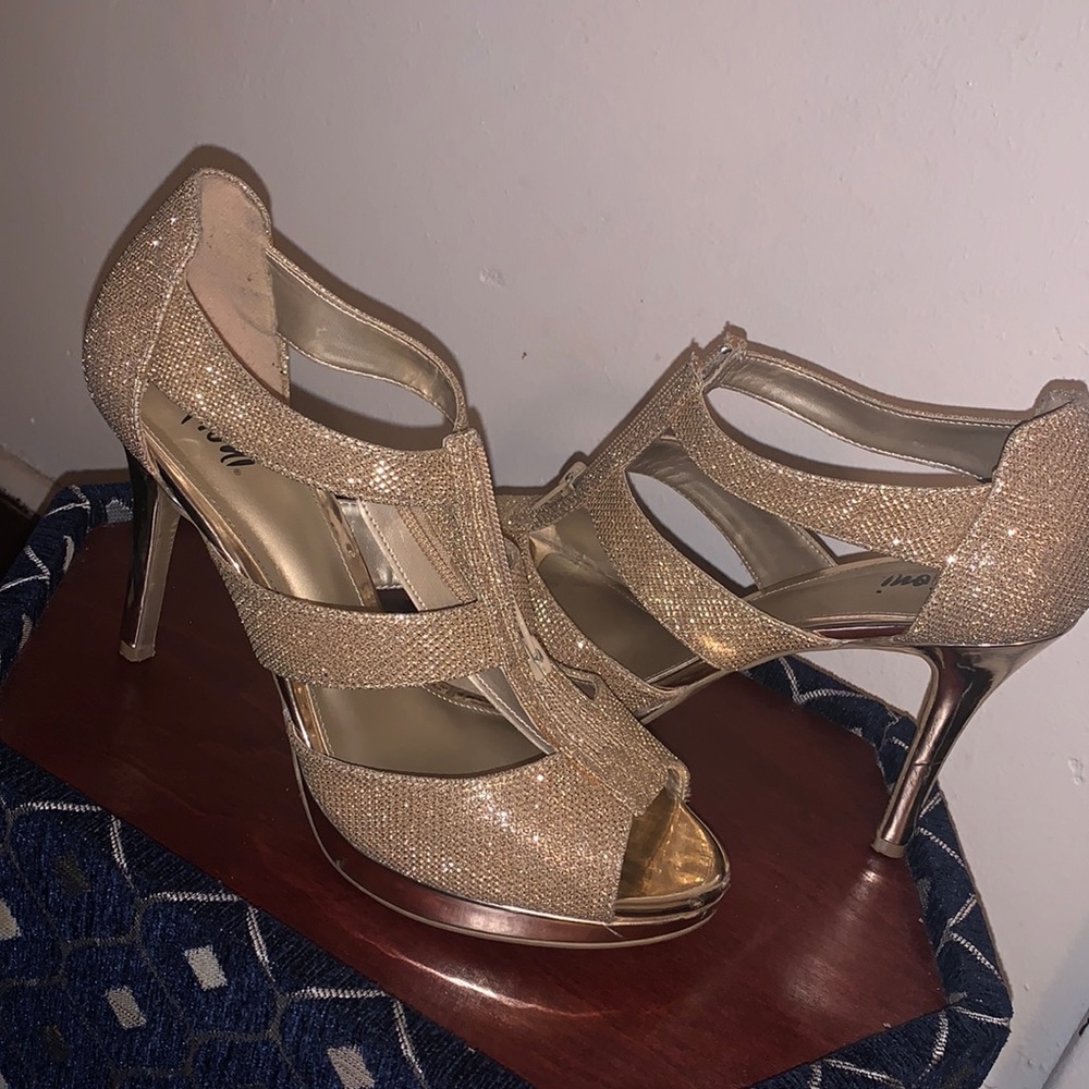 Shiny GOLD high heels size 8.5